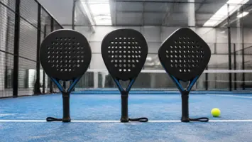 Tre padelbat med rund, dråbeformet og diamantformet profil
